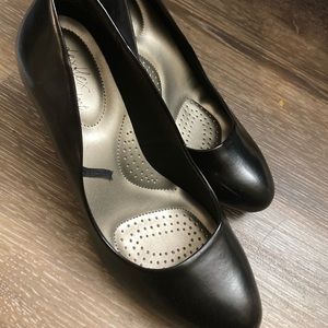Black Heels, Round Toe, Size 10W, Brand Dexflex Comfort